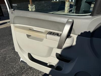 2013 Chevrolet Silverado 3500 Work Truck 4WD   - Photo 19 - Nocona, TX 76255