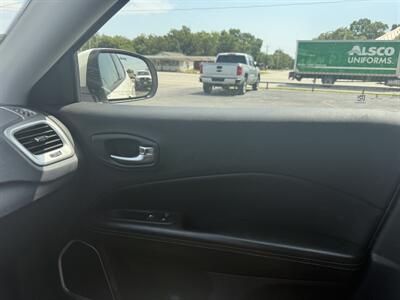 2018 Jeep Compass Latitude 4WD   - Photo 14 - Nocona, TX 76255