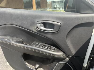2018 Jeep Compass Latitude 4WD   - Photo 18 - Nocona, TX 76255
