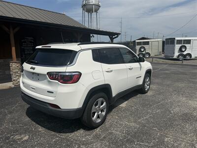 2018 Jeep Compass Latitude 4WD   - Photo 3 - Nocona, TX 76255