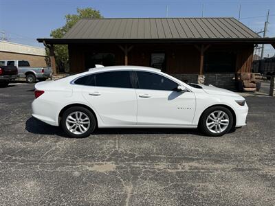 2016 Chevrolet Malibu LT - Photo 2 - Nocona, TX 76255