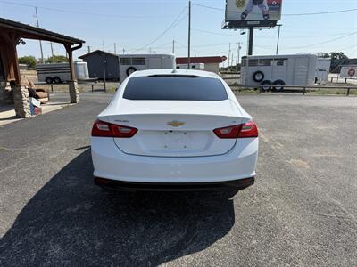 2016 Chevrolet Malibu LT - Photo 4 - Nocona, TX 76255