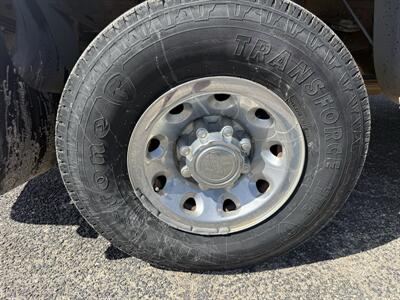 2002 Ford F-250 Crew Cab XLT 4WD - Photo 18 - Nocona, TX 76255