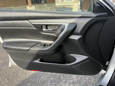 2018 Nissan Altima 2.5 SL   - Photo 18 - Nocona, TX 76255