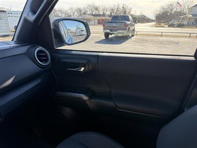 2017 Toyota Tacoma TRD Sport 4WD   - Photo 14 - Nocona, TX 76255