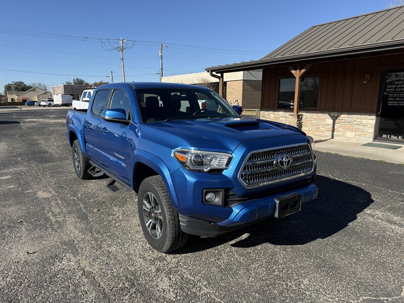 2017 Toyota Tacoma TRD Sport's photo
