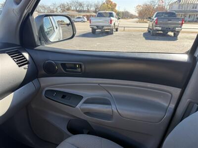2013 Toyota Tacoma PreRunner - Photo 14 - Nocona, TX 76255