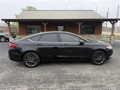 2018 Ford Fusion SE   - Photo 2 - Nocona, TX 76255