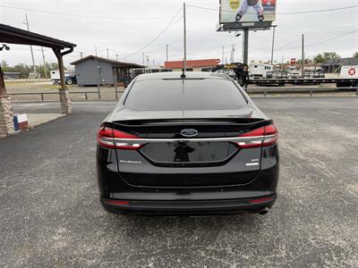 2018 Ford Fusion SE   - Photo 4 - Nocona, TX 76255