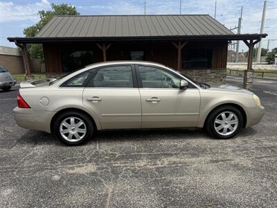 2006 Ford Five Hundred SE   - Photo 2 - Nocona, TX 76255