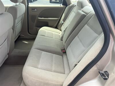 2006 Ford Five Hundred SE   - Photo 11 - Nocona, TX 76255