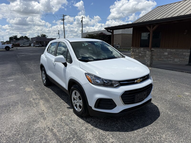 2017 Chevrolet Trax LS   - Photo 1 - Nocona, TX 76255