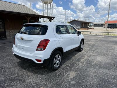 2017 Chevrolet Trax LS - Photo 3 - Nocona, TX 76255