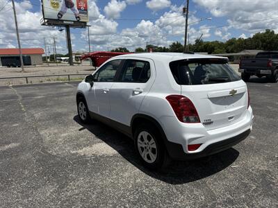 2017 Chevrolet Trax LS - Photo 5 - Nocona, TX 76255
