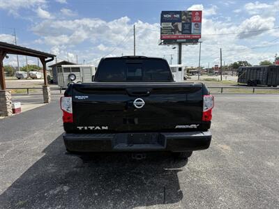 2017 Nissan Titan PRO-4X   - Photo 4 - Nocona, TX 76255