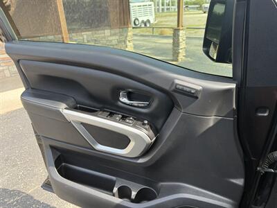 2017 Nissan Titan PRO-4X   - Photo 19 - Nocona, TX 76255