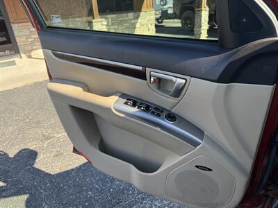 2012 Hyundai Santa Fe Limited   - Photo 18 - Nocona, TX 76255