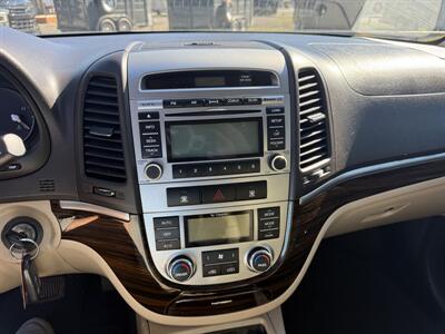 2012 Hyundai Santa Fe Limited   - Photo 16 - Nocona, TX 76255