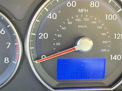 2012 Hyundai Santa Fe Limited   - Photo 17 - Nocona, TX 76255