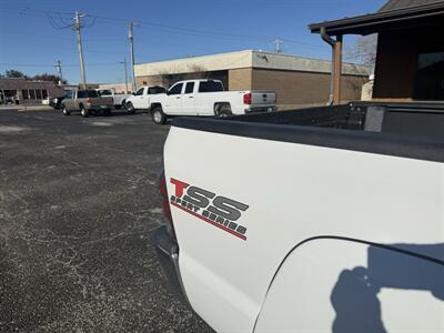 2015 Toyota Tacoma V6 4WD SR5   - Photo 23 - Nocona, TX 76255