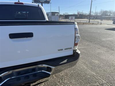2015 Toyota Tacoma V6 4WD SR5   - Photo 24 - Nocona, TX 76255
