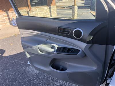 2015 Toyota Tacoma V6 4WD SR5   - Photo 19 - Nocona, TX 76255