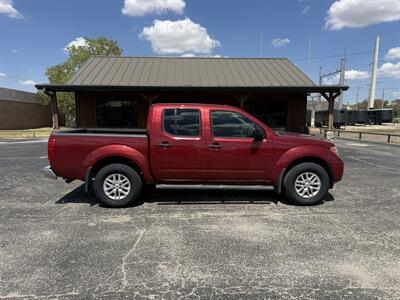2017 Nissan Frontier SV 4WD   - Photo 2 - Nocona, TX 76255