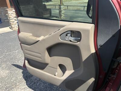 2017 Nissan Frontier SV 4WD   - Photo 16 - Nocona, TX 76255