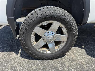 2011 Nissan Titan PRO-4X   - Photo 19 - Nocona, TX 76255