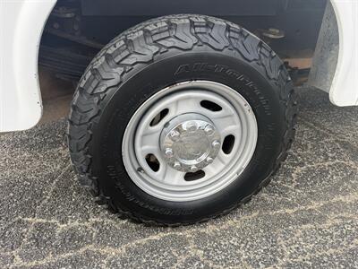 2011 Ford F-250 XL - Photo 17 - Nocona, TX 76255