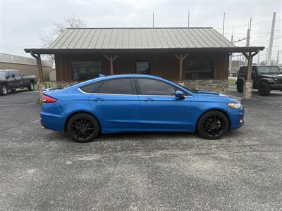 2019 Ford Fusion SE   - Photo 2 - Nocona, TX 76255