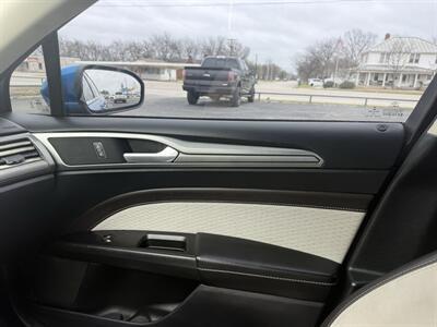 2019 Ford Fusion SE   - Photo 14 - Nocona, TX 76255