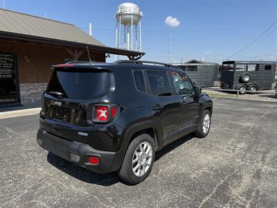 2020 Jeep Renegade Latitude   - Photo 2 - Nocona, TX 76255