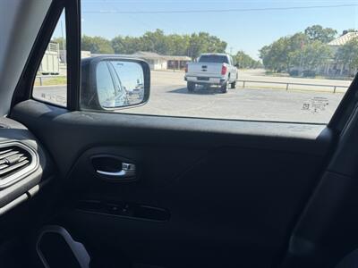 2020 Jeep Renegade Latitude   - Photo 13 - Nocona, TX 76255