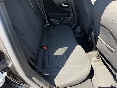 2020 Jeep Renegade Latitude   - Photo 11 - Nocona, TX 76255