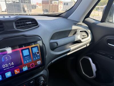 2020 Jeep Renegade Latitude   - Photo 14 - Nocona, TX 76255