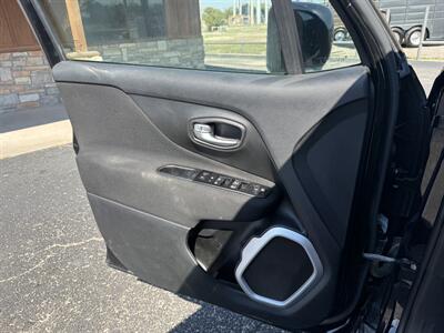 2020 Jeep Renegade Latitude   - Photo 17 - Nocona, TX 76255