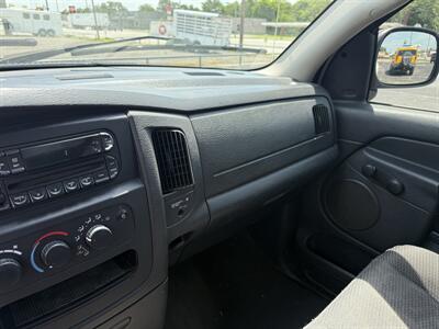 2004 Dodge Ram 1500 ST 4WD   - Photo 13 - Nocona, TX 76255
