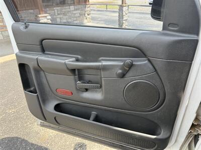 2004 Dodge Ram 1500 ST 4WD   - Photo 17 - Nocona, TX 76255