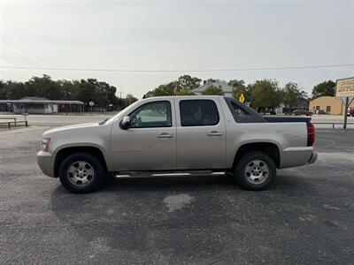 2007 Chevrolet Avalanche LT 1500   - Photo 6 - Nocona, TX 76255
