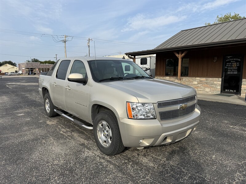 2007 Chevrolet Avalanche LT 1500   - Photo 1 - Nocona, TX 76255