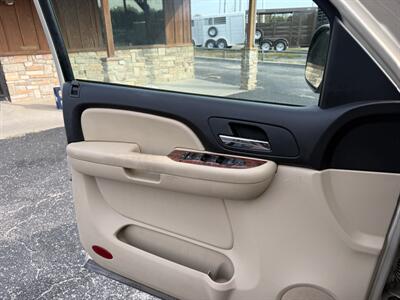 2007 Chevrolet Avalanche LT 1500   - Photo 17 - Nocona, TX 76255