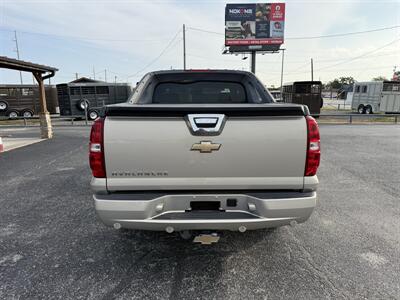 2007 Chevrolet Avalanche LT 1500   - Photo 4 - Nocona, TX 76255