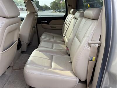 2007 Chevrolet Avalanche LT 1500   - Photo 12 - Nocona, TX 76255