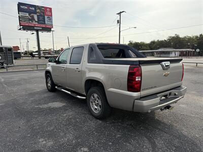 2007 Chevrolet Avalanche LT 1500   - Photo 5 - Nocona, TX 76255