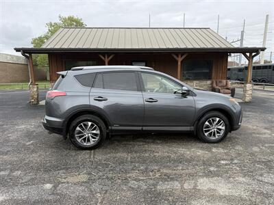 2018 Toyota RAV4 Hybrid LE - Photo 2 - Nocona, TX 76255