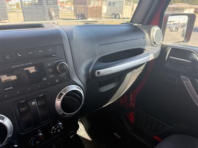 2015 Jeep Wrangler Sahara   - Photo 13 - Nocona, TX 76255