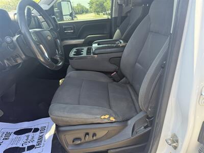 2019 Chevrolet Silverado 2500 LT 4WD   - Photo 9 - Nocona, TX 76255