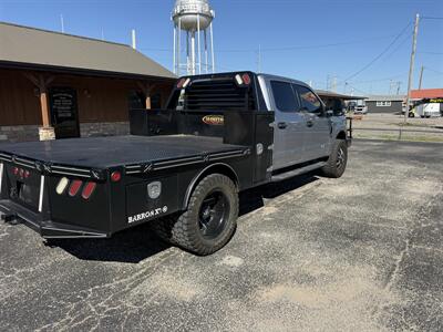 2022 Ford F-350 XLT 4WD - Photo 3 - Nocona, TX 76255
