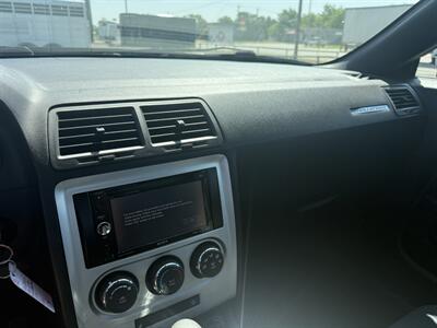 2010 Dodge Challenger SE   - Photo 13 - Nocona, TX 76255